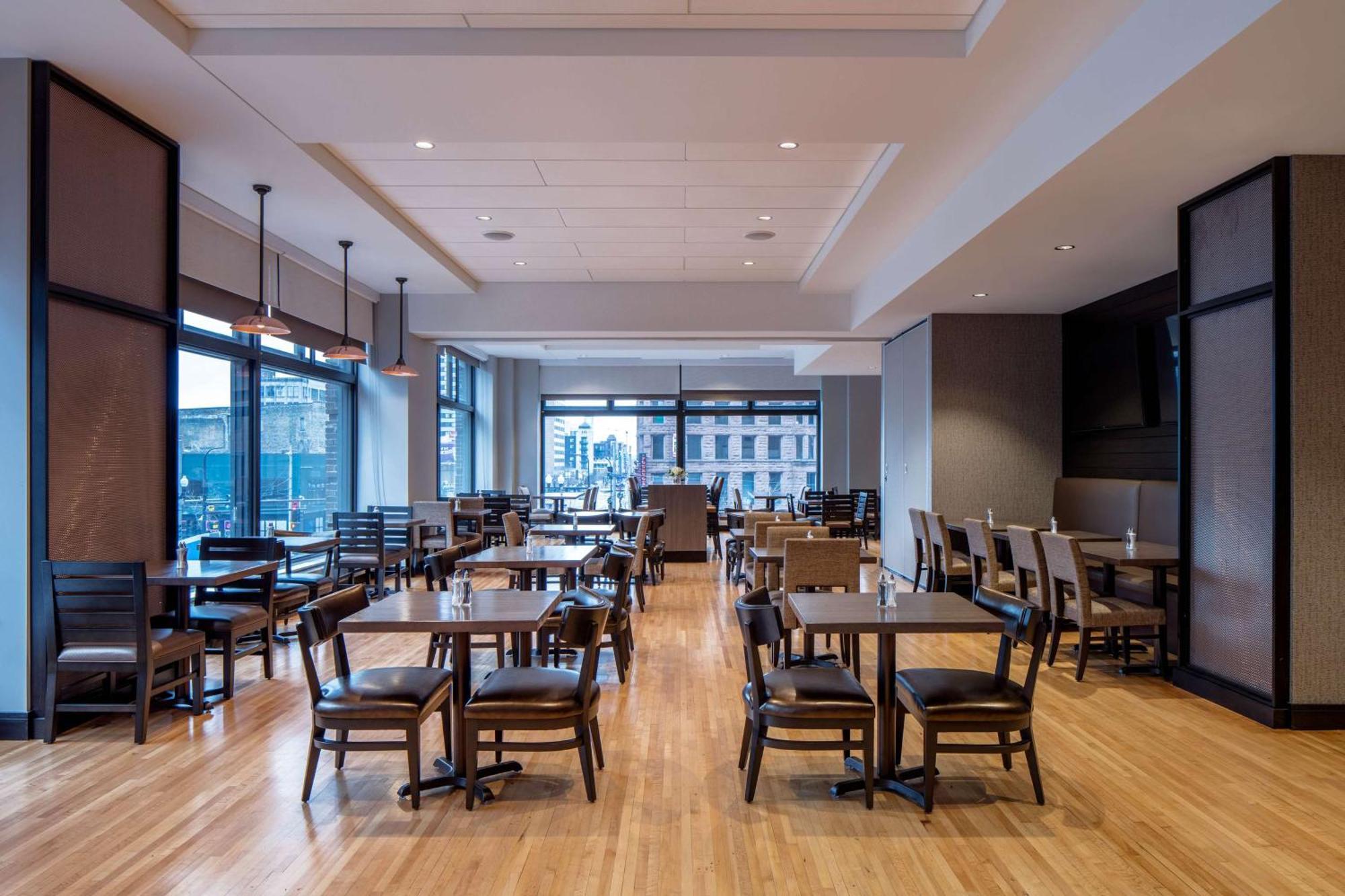 Embassy Suites By Hilton Minneapolis Downtown Hotel Esterno foto
