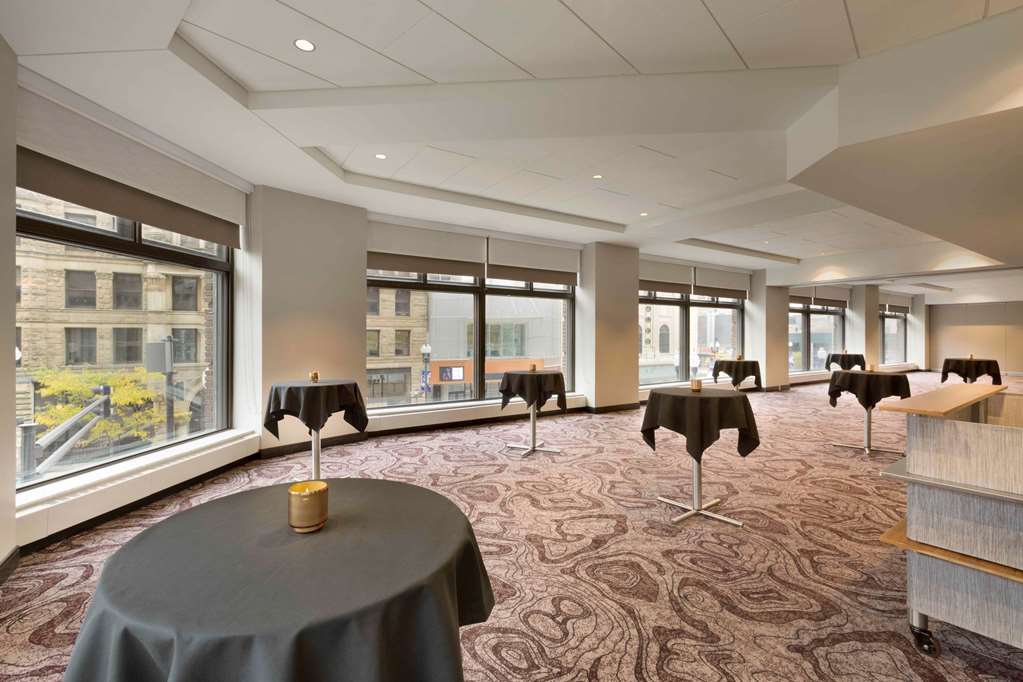 Embassy Suites By Hilton Minneapolis Downtown Hotel Servizi foto